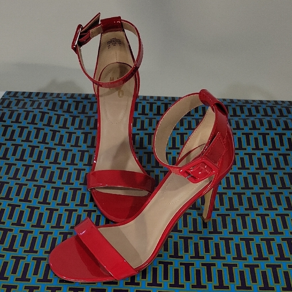 Scarlet Red Patent Leather High Heel Sandals- LIKE NEW Size 8.5 - Picture 15 of 16